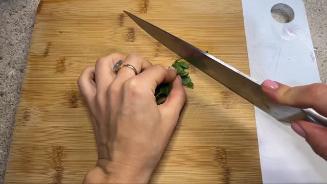 ОЧЕНЬ ВКУСНЫЙ Салат из КАПУСТЫ. Салатик из краснокочанной (синей) капусты. смотреть онлайн