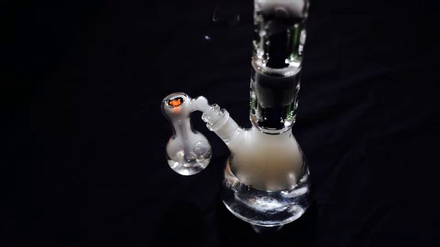 Glass Bong смотреть онлайн