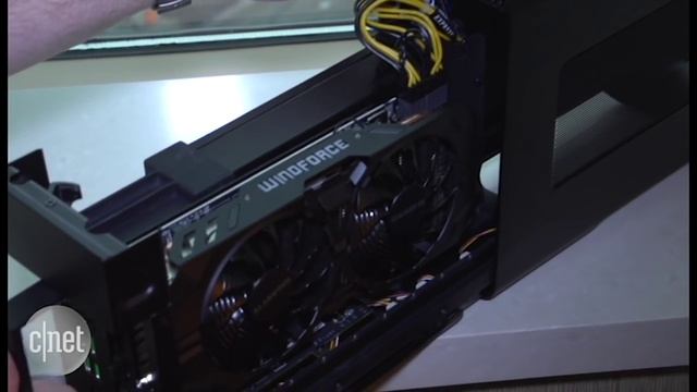 One cable is all you need to turn this Razer laptop into a gaming beast смотреть онлайн