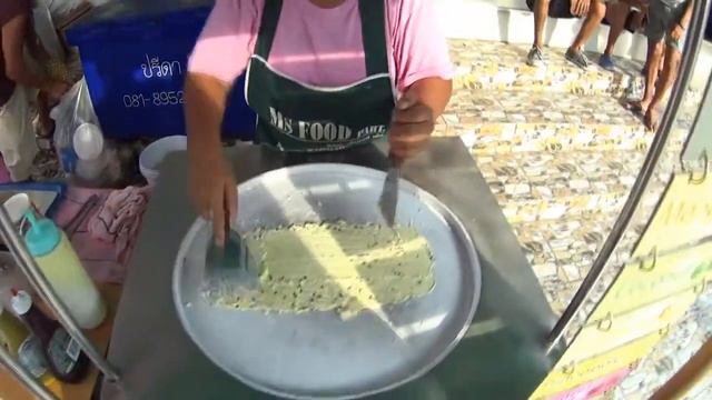Кокосовое ролл мороженое с пэшн фруктом ручной работы. Уличная еда Таиланда смотреть онлайн