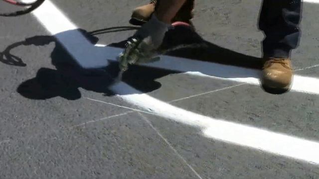 Разметка парковок / нанесение дорожной разметки / покраска парковок краской смотреть онлайн