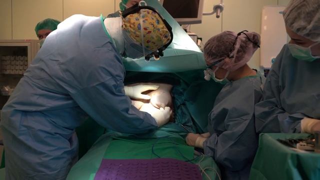 Увеличение и подтяжка груди. Оперирует профессор Кирилл Пшениснов смотреть онлайн