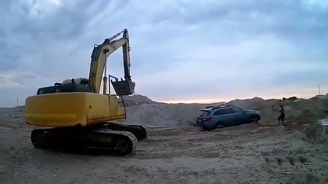 В Кирилловке авто заехало в море смотреть онлайн