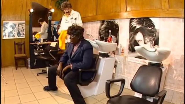 "Городок" - В парикмахерской смотреть онлайн