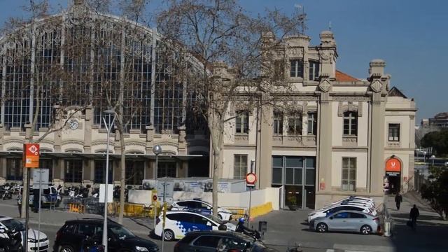 Старинный вокзал Estació del Nord в Барселоне смотреть онлайн
