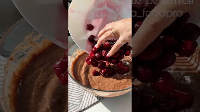 Шоколадный манник с вишней. Очень вкусно и быстро! Готовится за 10 минут ?? смотреть онлайн