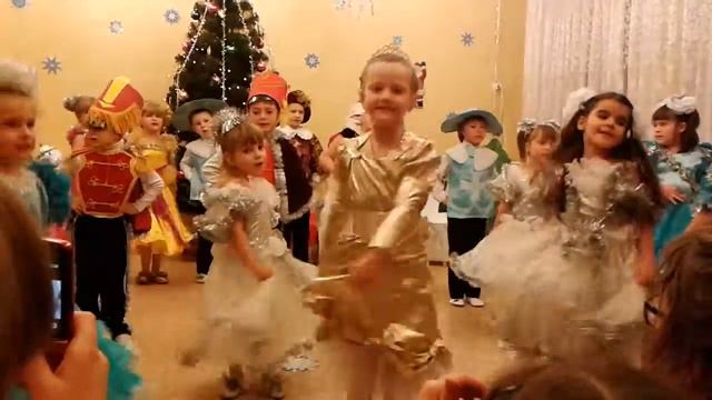 Сказка ,, Золушка " песня про,, ДЕДА МОРОЗА " в садике смотреть онлайн