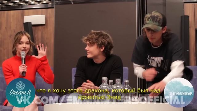 Эмма Майерс о том, что Дженна Ортега украла для неё дракона со съемок Уэнсдей Dream It Fest Paris