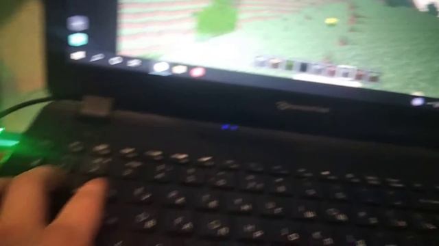 как играть в Майнкрафт на ноутбуке смотреть онлайн