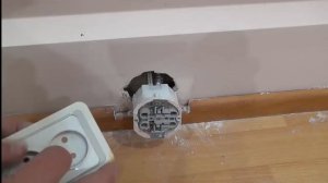 Выпадает розетка. Как закрепить розетку в гипсокартоне.