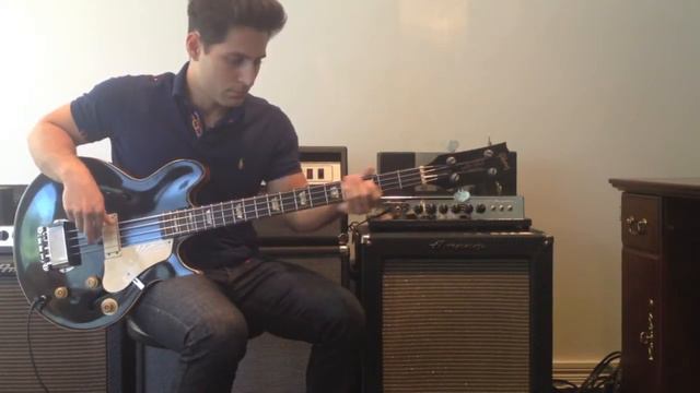 1974 Gibson Les Paul Signature Bass смотреть онлайн