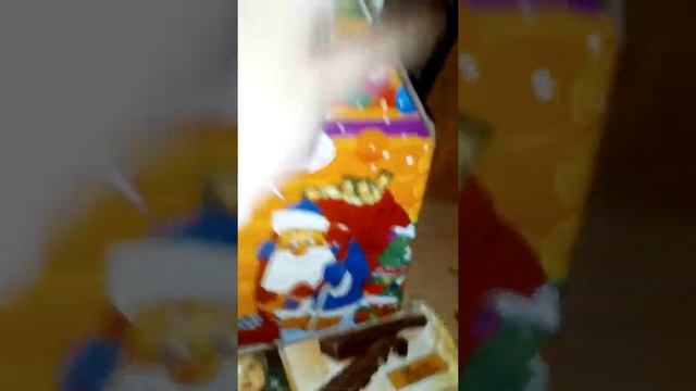 Подарили новогодний подарок с конфетами Алёнки! смотреть онлайн