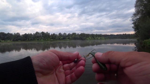 В этих ДРОВАХ ЕСТЬ РЫБА. РЫБАЛКА НА РЕКЕ 2023.Ловля в коряжнике. смотреть онлайн