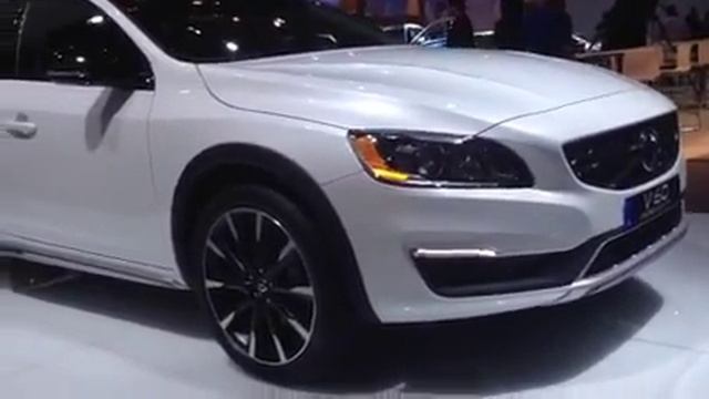 V60 cross country at NAIAS 2015 смотреть онлайн