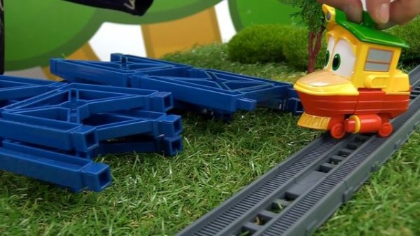 Распаковка: Роботы-поезда и железная дорога. Паровозики и рельсы