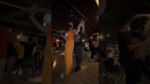 Jeffrey y ShaSha "Bachata" "Casablanca - Daniel Santacruz" смотреть онлайн