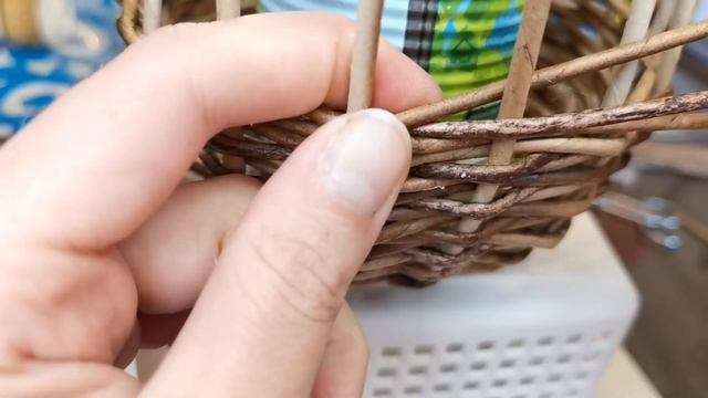 Мини корзинка - пузанчик для конфет и печенья из газетных трубочек. смотреть онлайн