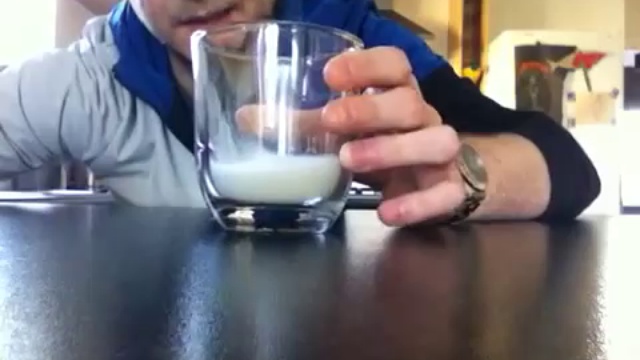 Жидкий дым наливаем в стакан! Liquid smoke in a glass смотреть онлайн