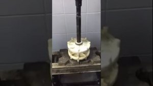 Инструкция по снятию и напресовке ведомых катков снагохода Рысь