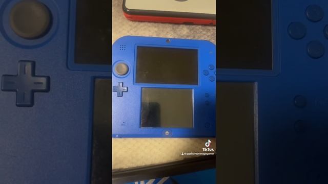 Going through EVERY SINGLE NINTENDO DS iteration! смотреть онлайн