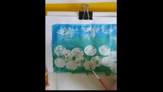 Рисуем поле белых одуванчиков с помощью кисти-губки и зубной щетки, легко и просто смотреть онлайн