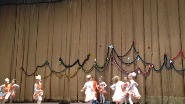 Дима Леонов танцы Новый год 2015 смотреть онлайн