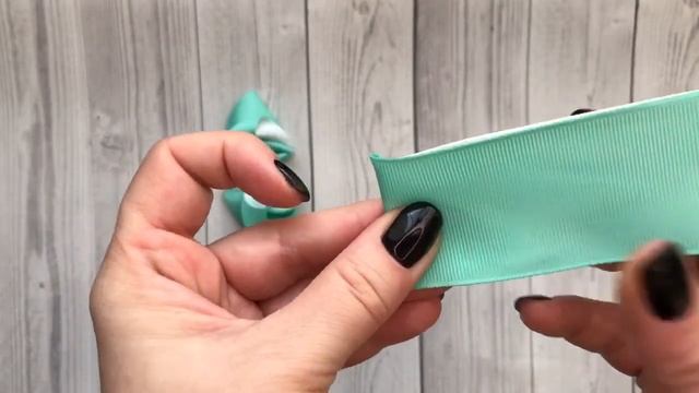 ?Смотри и делай ! Бантики из репсовых лент своими руками.Hair Bow Tutorial смотреть онлайн