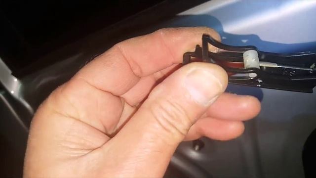 Volkswagen Polo door takedown - Volkswagen Polo как разобрать и снять дверь смотреть онлайн