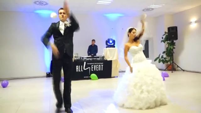 Пеорвый танец на свдьбе. как первая ночь после свадьбы- улКак прекрапсенет! смотреть онлайн