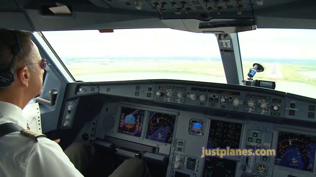 Airbus Flightdeck Arrival Into New York JFK!