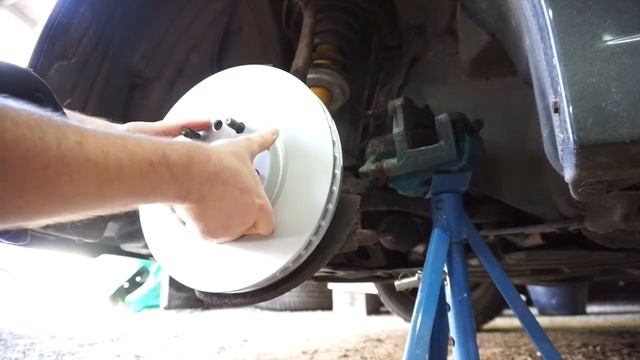 Project Altezza - Lexus IS200 - IS300 -- How Change Front Brake Disc