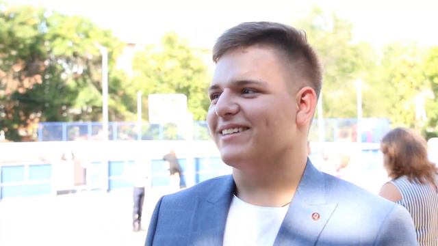 Празднично и ярко. Звонок на первый урок прозвенел и в школе №3. Как это было - сегодня в выпуске смотреть онлайн