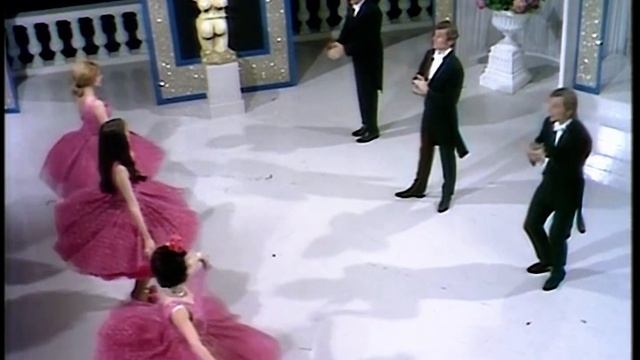 Benny Hill - Cotillion Dancing (1970) смотреть онлайн