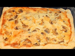 Пирог из слоеного теста с грибами