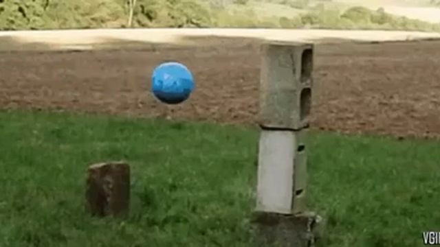 Шар для боулинга vs бетонный блок. смотреть онлайн