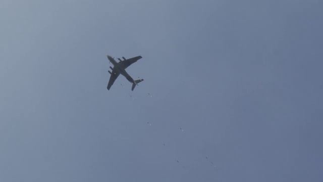 Десантирование подразделений ВДВ в ходе СКШУ.mp4 смотреть онлайн