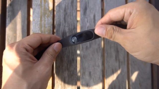 Видео Обзор Xiaomi miband 2 мой отзыв о фитнес трекере, который я купил себе смотреть онлайн