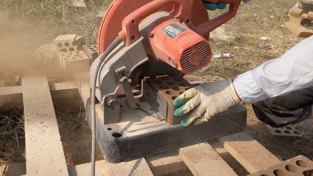 Режем кирпич монтажной пилой Makita смотреть онлайн