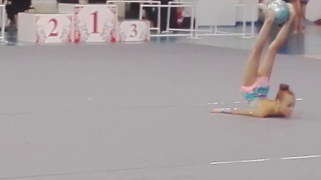 Художественная гимнастика. Выступаю в улан-удэ с мячем смотреть онлайн