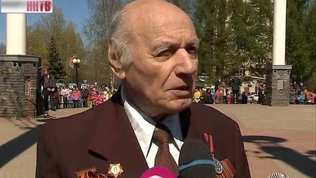 Байкеры провезли через весь город факел Вечного огня смотреть онлайн