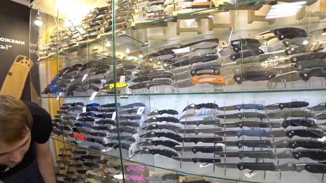 Идем выбирать нож в известный магазин Forest-home