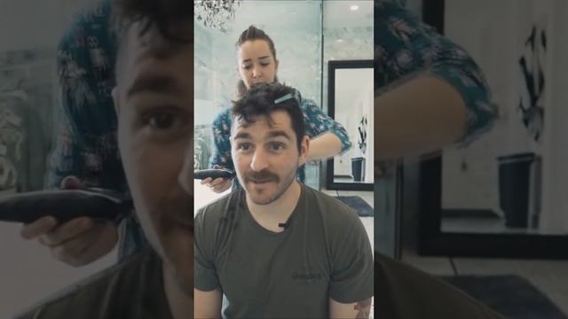 Сама подстригла мужа !!! - #shorts смотреть онлайн