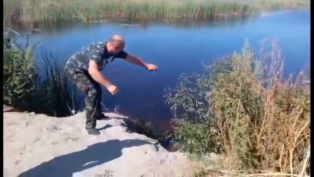 Очередной карп из пруда Круглый. База отдыха "Дзик" смотреть онлайн