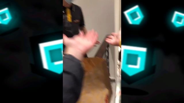 ПЕРВЫЙ РАБОЧИЙ ДЕНЬ МИЛОХИНА в McDonald’s! ДАНЯ РАБОТАЕТ? смотреть онлайн