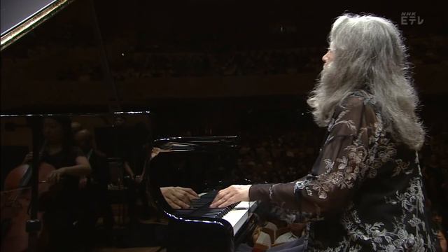 Beethoven: Piano Concerto No.1 / Martha Argerich & Kazuyoshi Akiyama (2015) смотреть онлайн