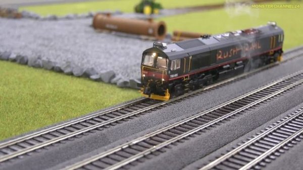 STUNNING Class 66 Model Train with smoke gets unboxed and tested!