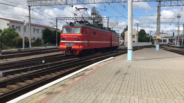 (Небольшой движ)ЭП2Д-0107, ВЛ10-1823,ЧМЭ3-1536 с ЭД4М-0422 и АДМ3 [КЖД 2021] смотреть онлайн
