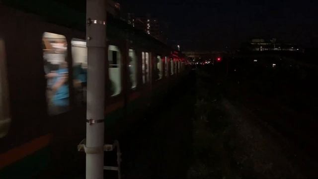 16.10.2023 года. Отправление электрички маршута «Уцуномия-Одавара» от станции Щин-Кавасаки. смотреть онлайн