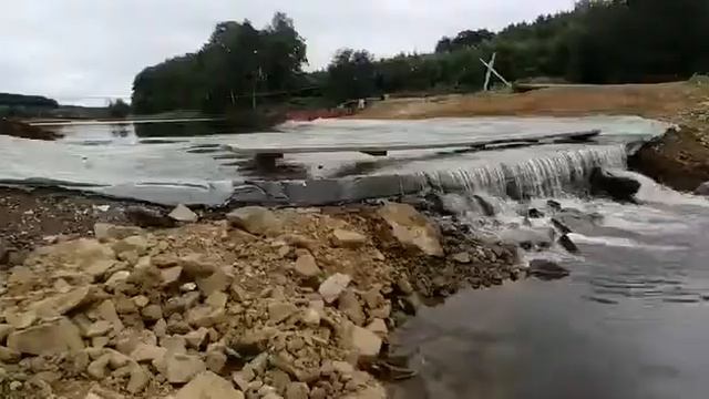Строительство водоема в Екатеринбурге и укрепление берега лиственницей. смотреть онлайн