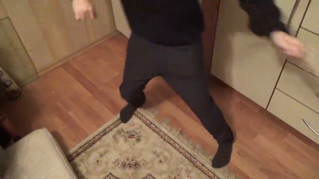 МОЙ ДРУГ ЗАПЕР МЕНЯ В ШКАФУ!!!